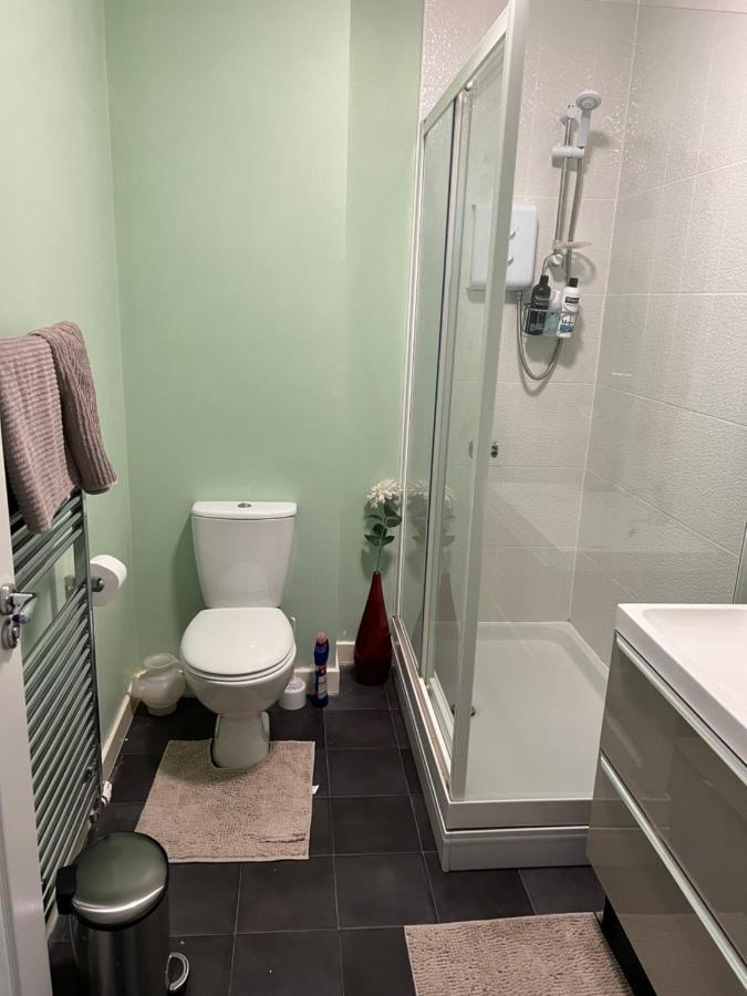 Sheffield City Centre , Free Wifi & Parking - Private Room - Shared House Экстерьер фото